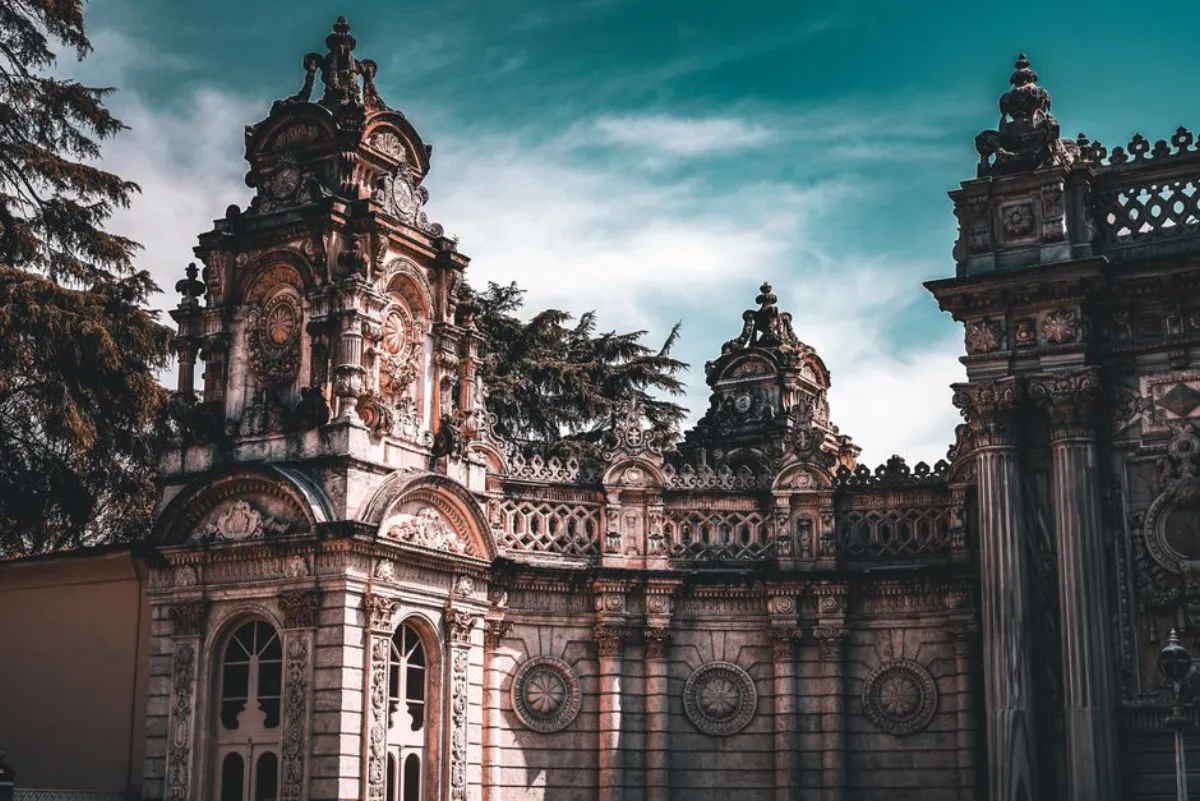 palace drama
